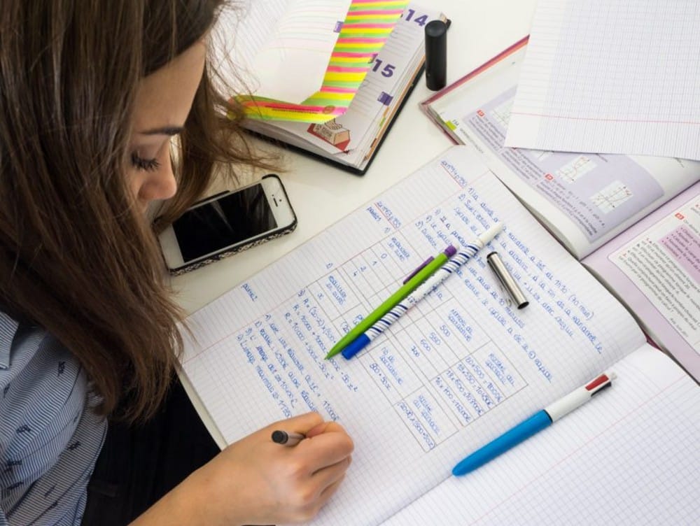 Le combat d'une jeune surdouée pour étudier